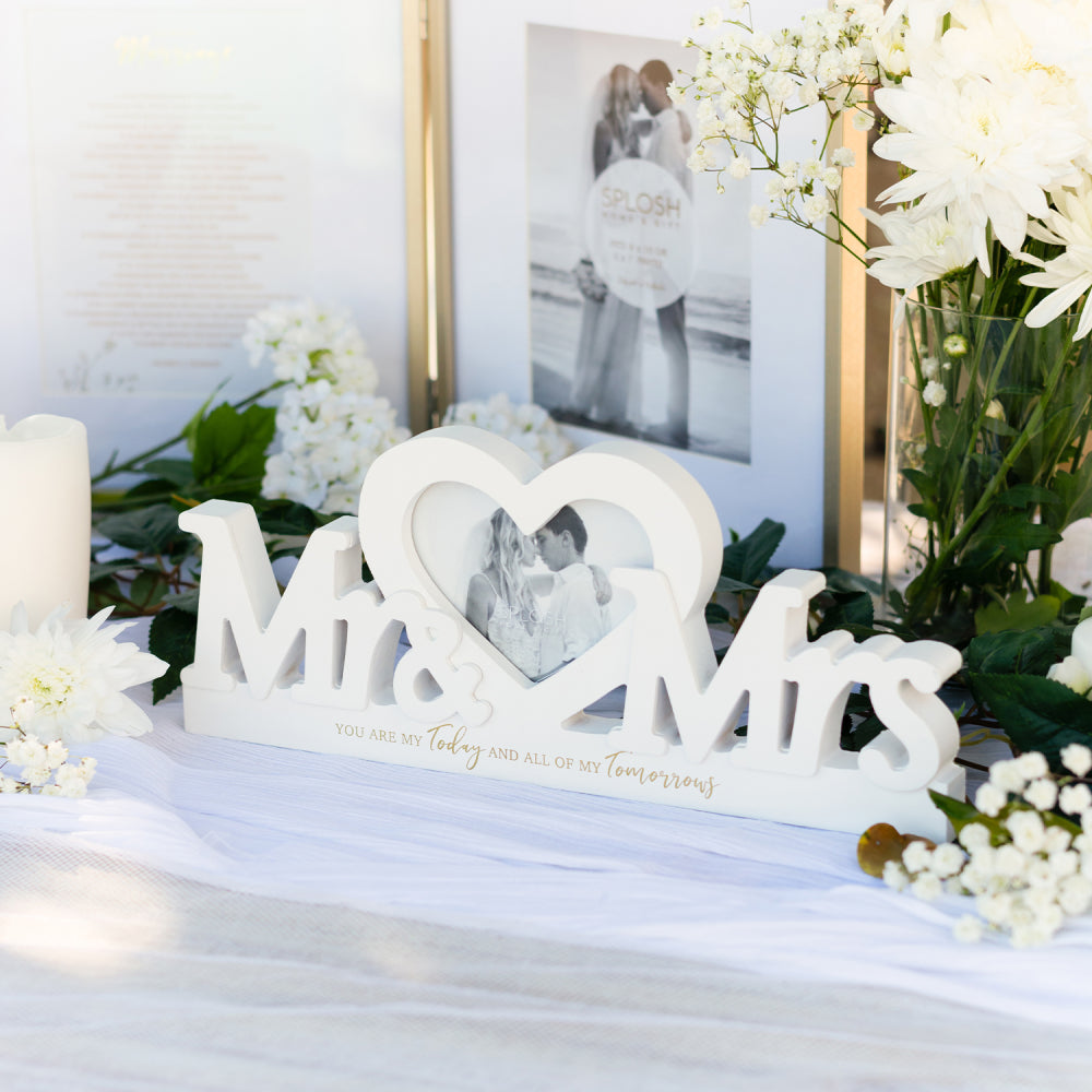 Wedding Mr & Mrs Frame Word