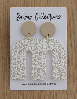 Leopard Horseshoe Earring: Natural and White